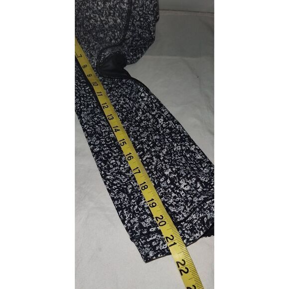 Lululemon Sole Training Crop Daisy Dust Alpine White Black / Black Size 8 - Picture 12 of 12